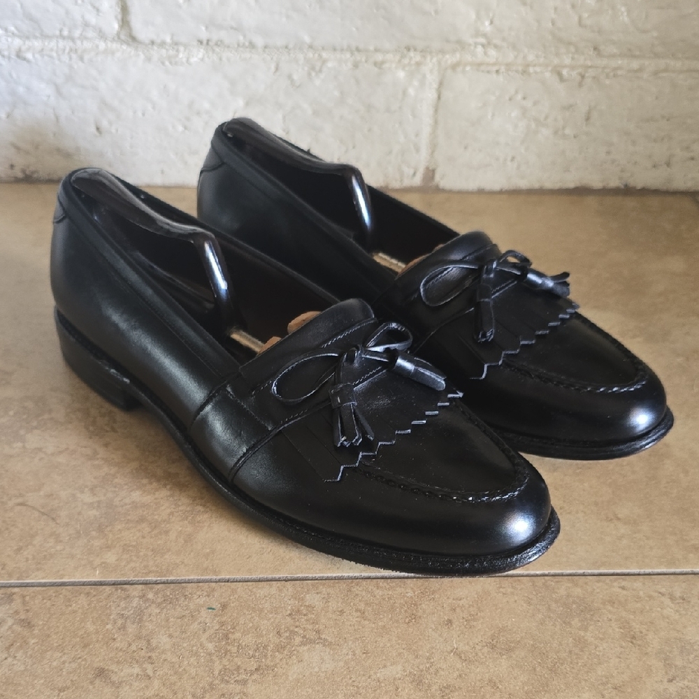 Elegant Black Leather Loafers
